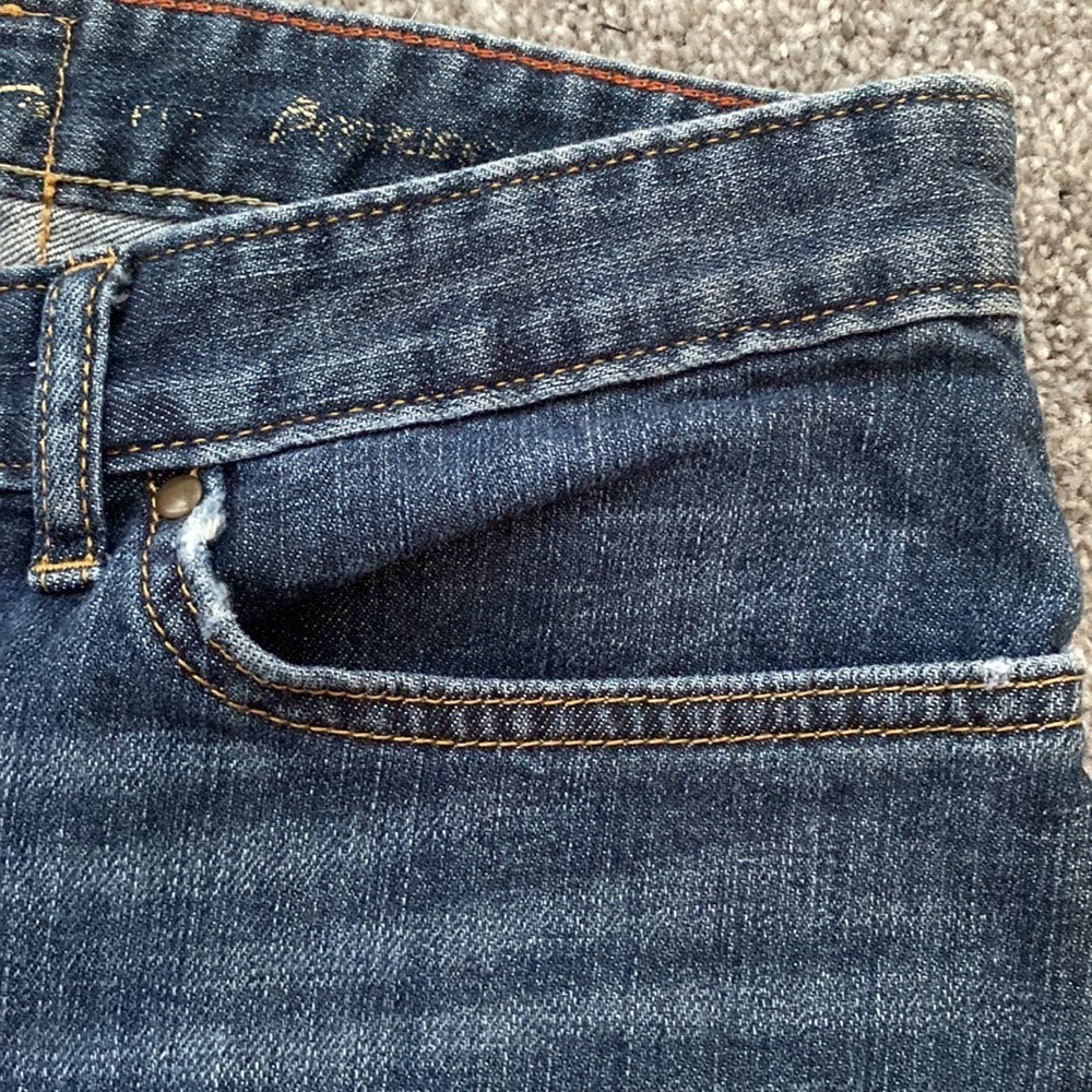 Eddie Bauer Women’s Distressed Boyfriend Shorts Button-fly Cuffed 5” inseam sz 8 - Picture 3 of 10